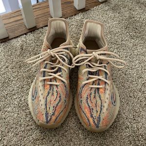 Mx Oat Yeezy 350 Men’s size 8